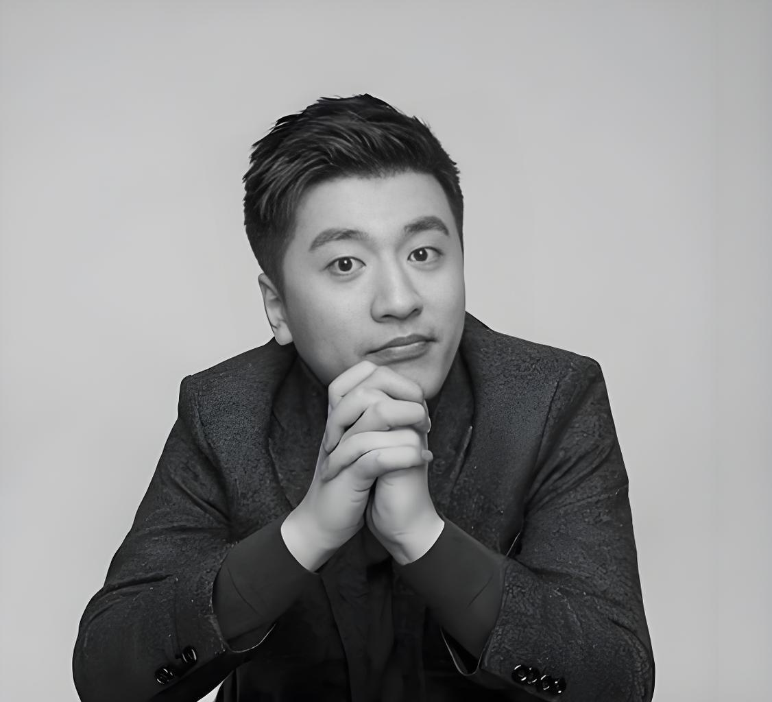 张雪峰老师是考研圈的“脱口秀演员”，更是普通学子的“人间清醒”。他用插科打诨的方