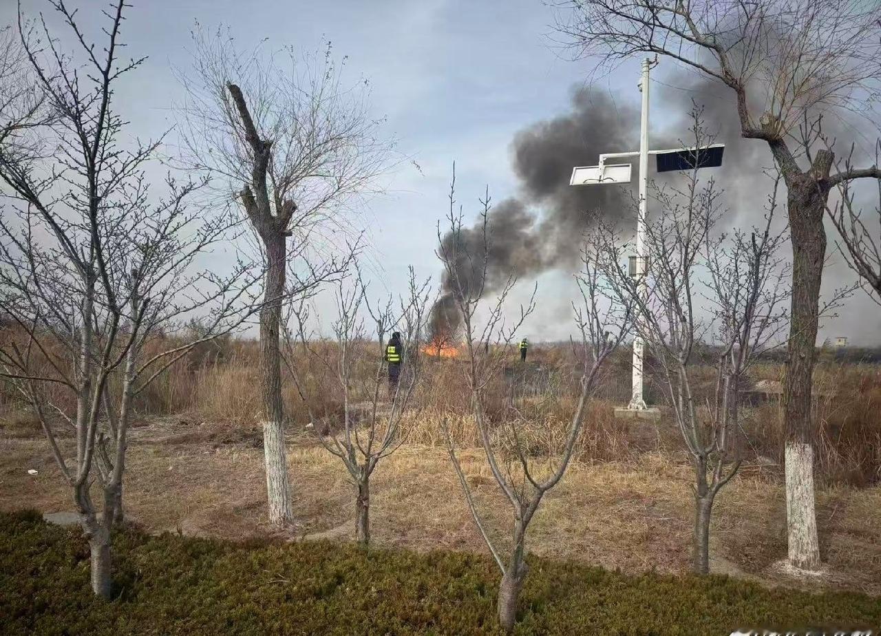 交警同行春节我在岗 2月16日下午  东营交警开发区二中队巡逻至东八路与德州路路