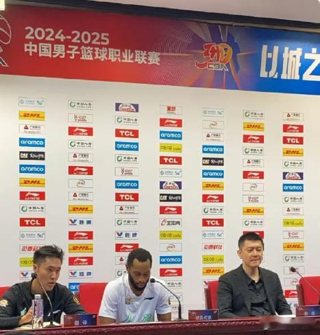 杨鸣指导赛后主动揽责下一场面对上海队的挑战 我们赢回来吧[二哈]ps:输归输 骂