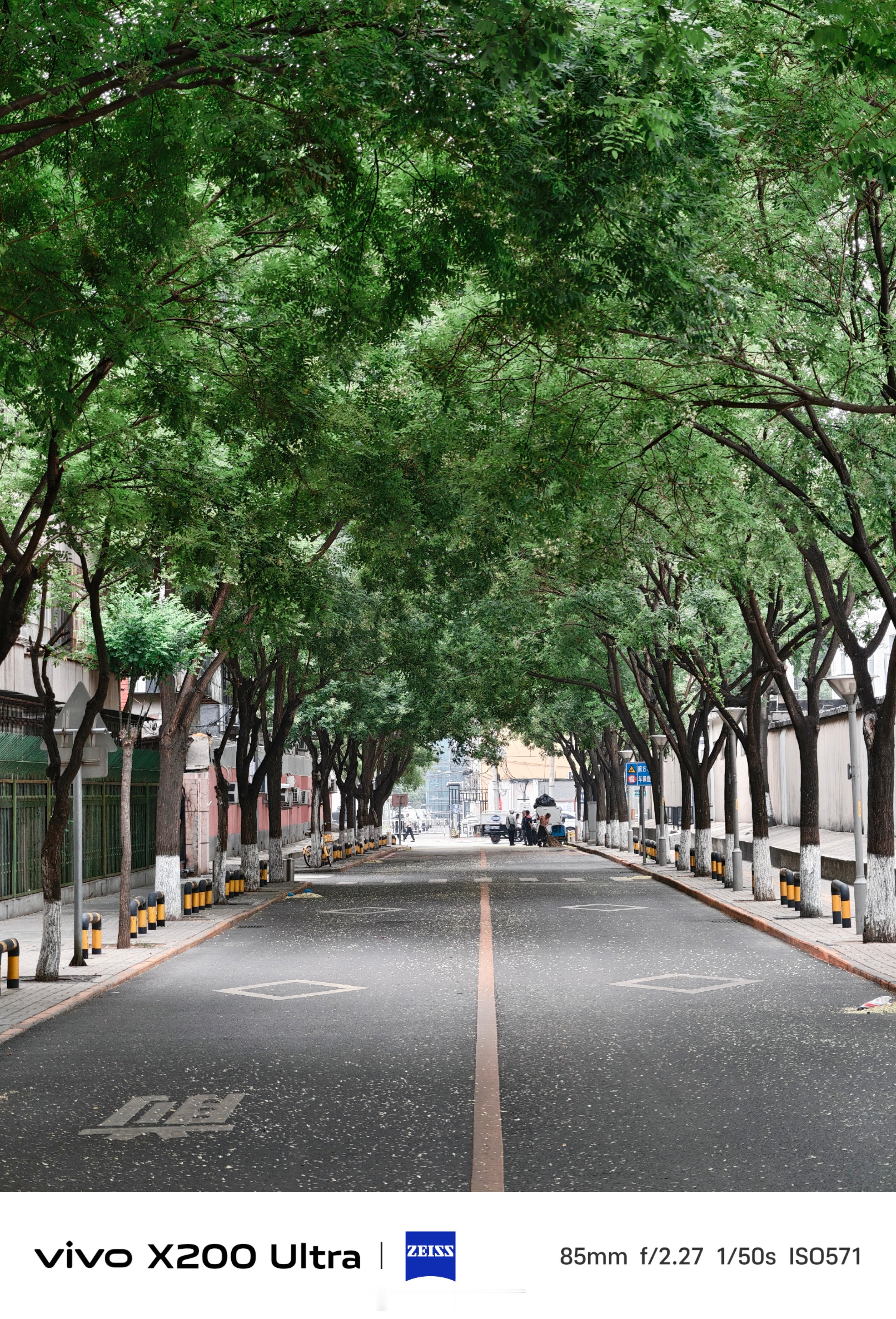 《正片风格的北京清晨》小暑节气过后，北京已经进入仲夏时节，空气中的湿度大幅增大，