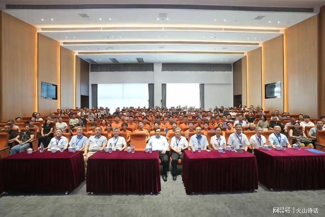 “太震撼了”福耀科技大学彻底火了！虽然学校第一届只有50名新生，但从他们的笑容中