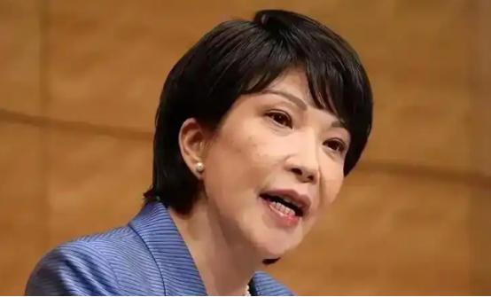就在当地时间4月21号，日本首相高市早苗，竟然敢顶着“内阁总理大臣”的身份，给靖