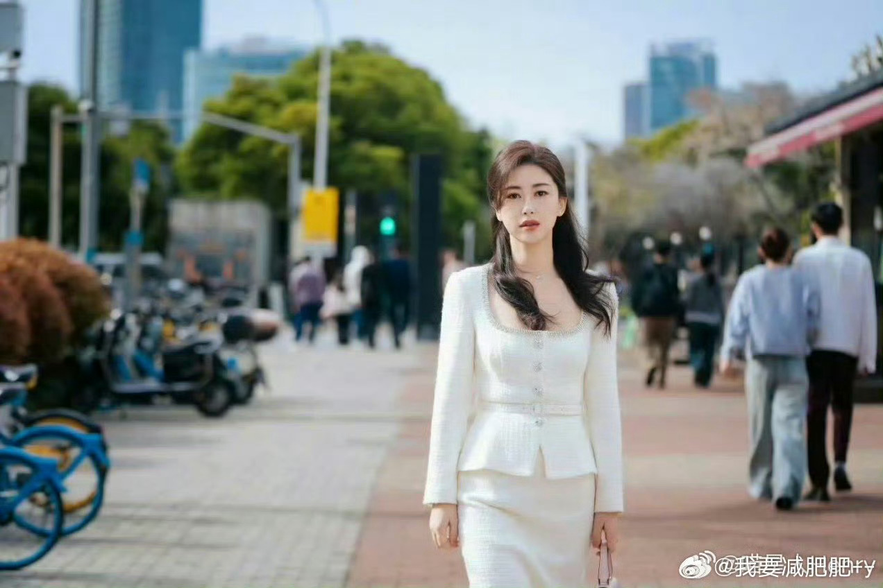 朱珠朱珠好绝的妈咪气质 突然反应过来朱珠居然都有女儿了！她骨子里一直自带温柔大气
