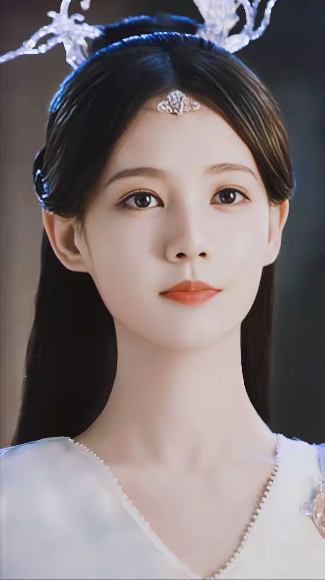 张凌赫李一桐苍兰诀售后李一桐晒了和张凌赫合照 苍兰诀都播完四年了，湾区升明月晚会