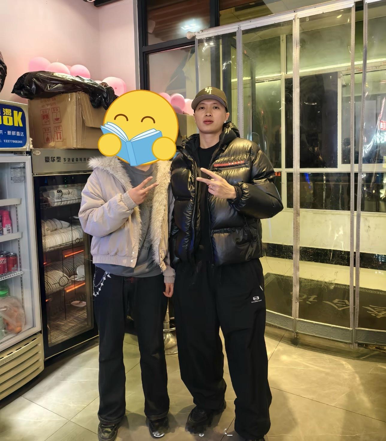 回家乡了！网友在咸丰吃饭偶遇Asen！Asen艾志恒 cr：lan· 