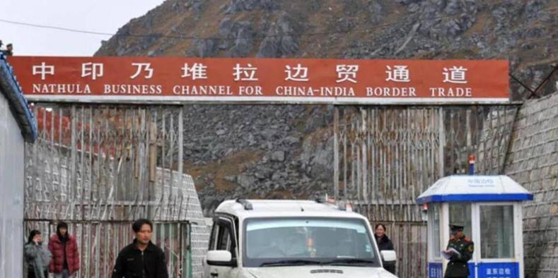 印度举国疯狂欢呼，到处嚷嚷是中国主动低头让步！冰封六年的喜马拉雅两大山口刚重新开