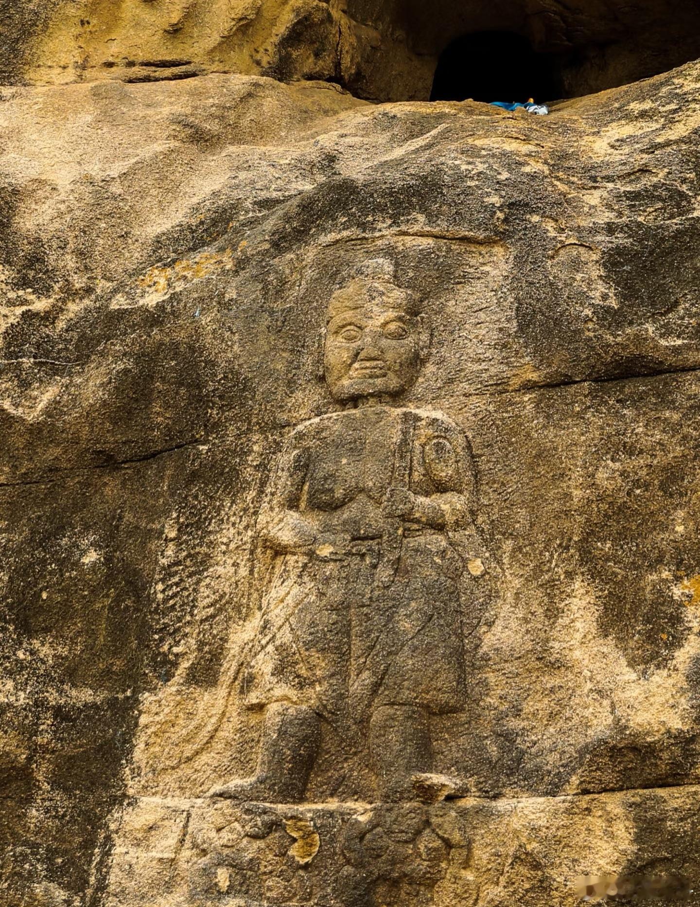 魅力内蒙古大赏家乡美 在巴林左旗有一处千年的辽代石窟——召庙石窟这里群山环绕，景