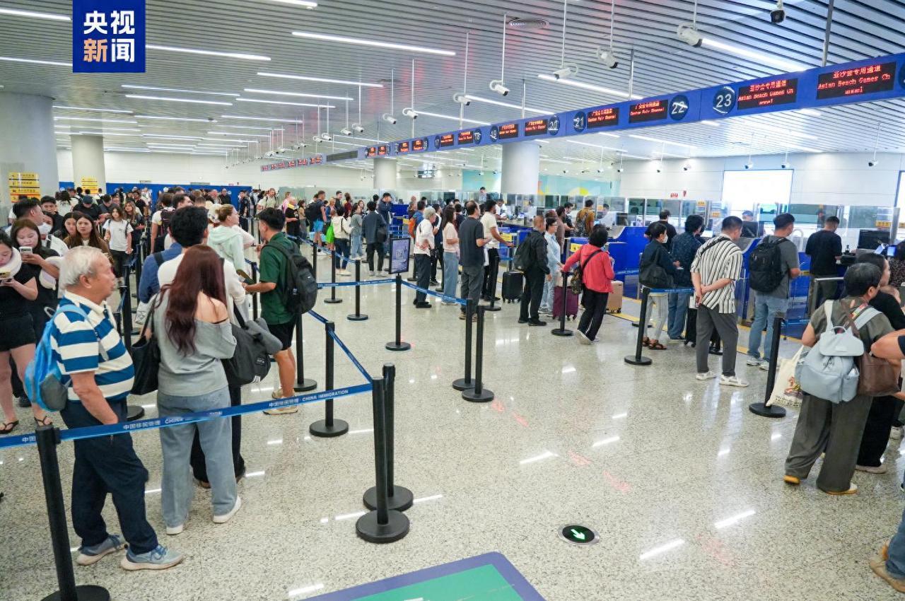 去白云机场看看，你就知道什么叫"说走就走"。

今年以来，从广州白云机场入出境的