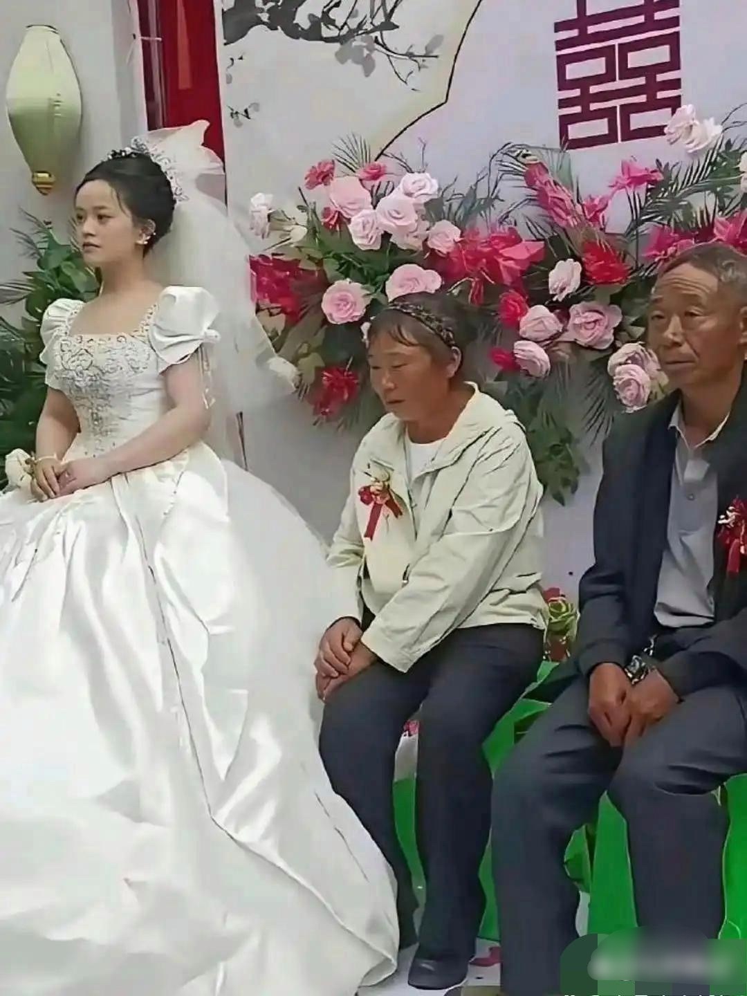 好心酸，父母这样的条件，有必要搞这么隆重的婚礼吗？ 