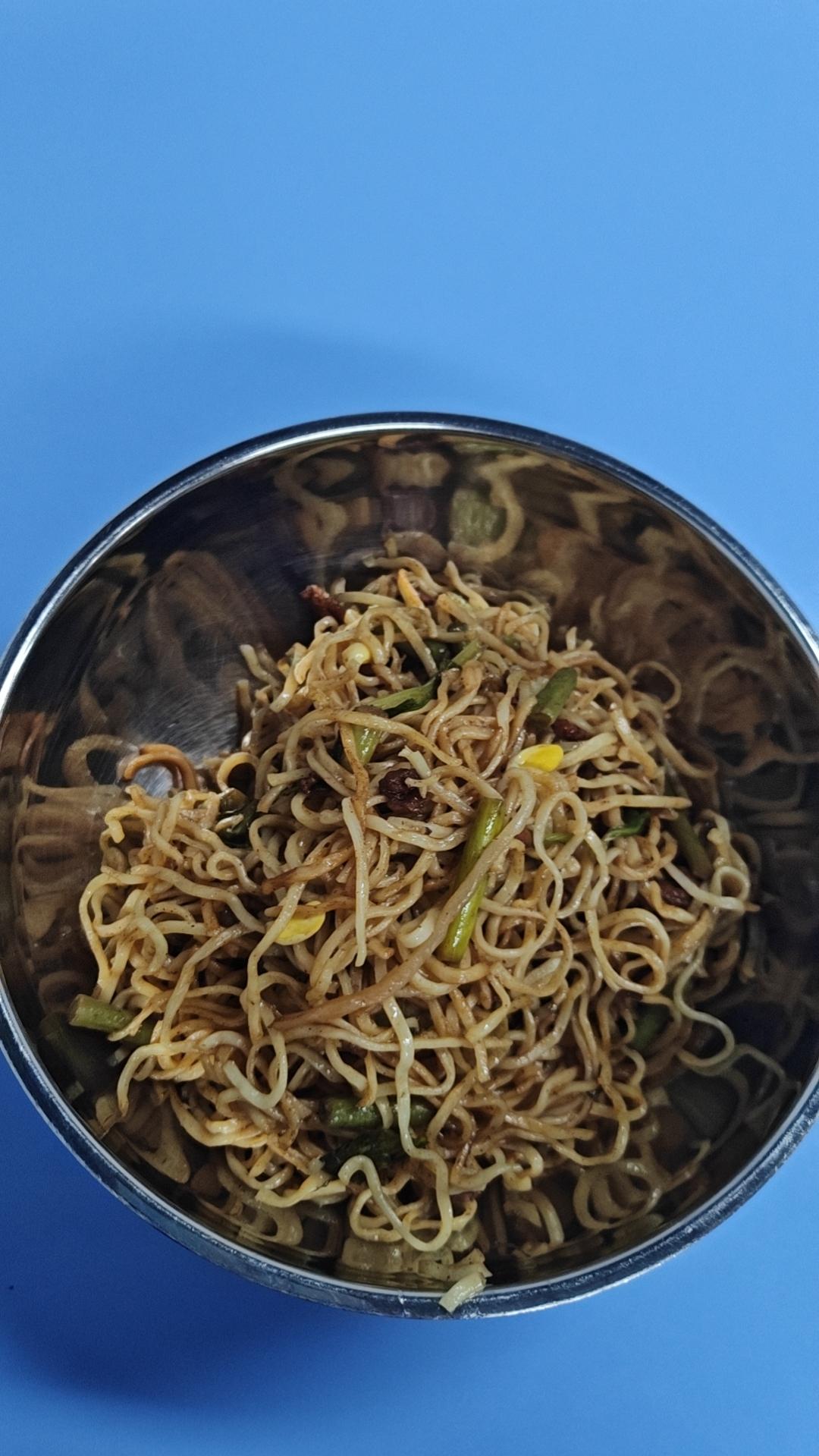 你最近生活状态还满意吗？

生活像初夏清晨的光，不算炽烈，但有一种温润的明亮。每