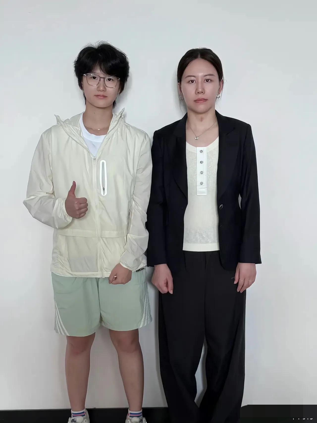 陈幸同回学校做博士开题报告，穿着西服的同同还真有些学者的样子。

7月13日，陈