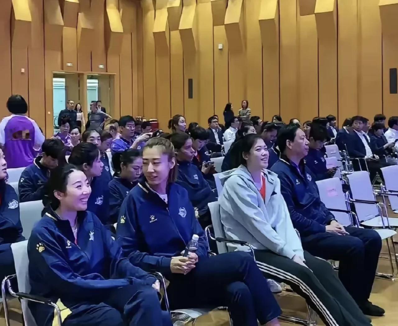 姚迪的变化很大

去年她遇到了一些挑战，可以说是遭遇了点小挫折。但你知道吗？就是