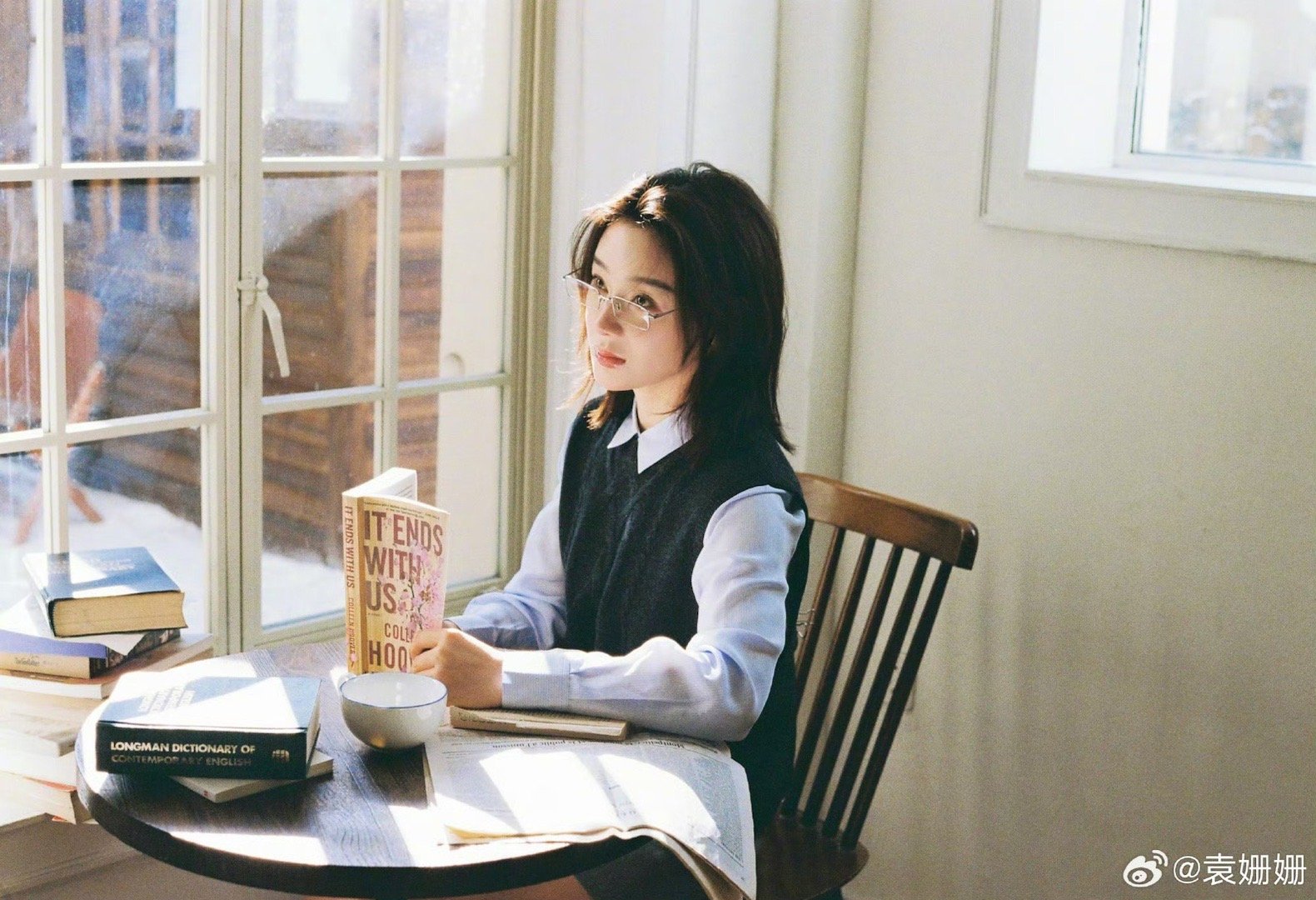 袁姗姗新剧反差感你是袁姗姗那她是谁 看完《她的盛焰》再回头看《归队》，很难相信白