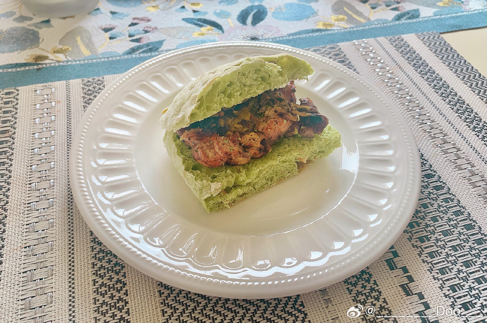 此鸡排总得来说性价比很高算是好吃的但是有点腻有点咸不是那种会让人很想回购的存在…