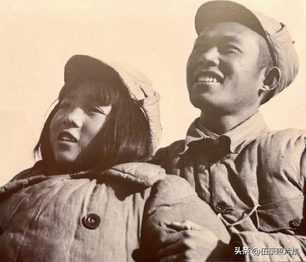 她今年98岁了，这是她15岁时的照片，也是人生中第一张照片，并且由著名摄影家、晋