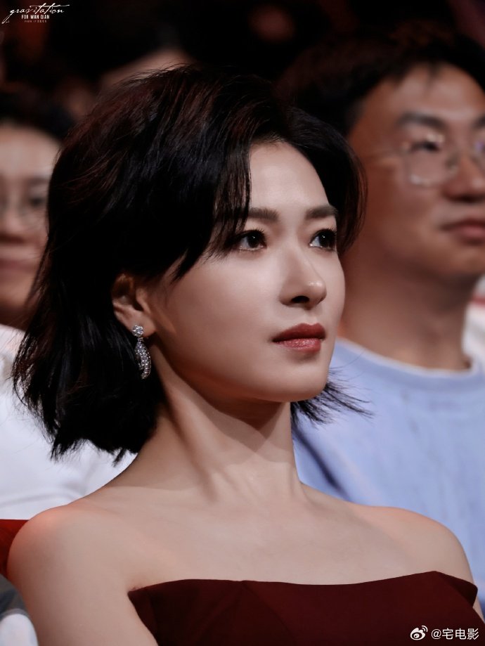 万茜年度实力IP演员 不炒作、不喧哗，凭实力出圈，这就是万茜。 