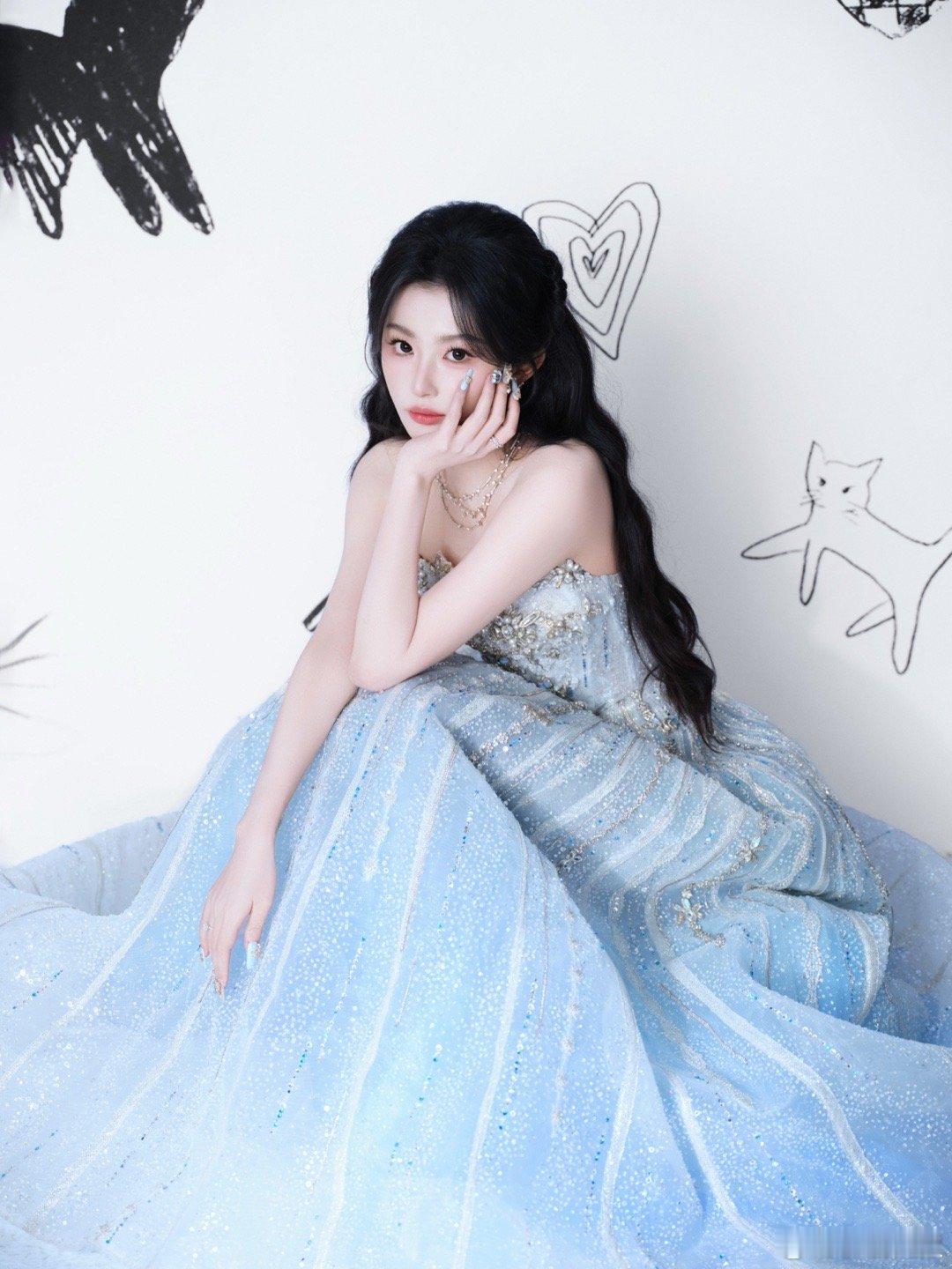 孔雪儿邪恶水蜜桃洗白了 恭喜孔雪儿拿奖！郑楚玉美而萌之，星光大赏首秀表现惊艳，妆