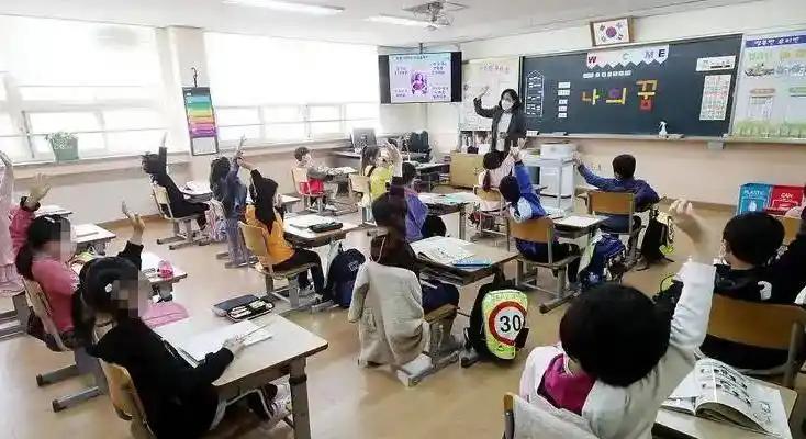 韩国教师夸赞中国科技进步，鼓励学生学中文，去中国旅游长见识，却惹来麻烦！

韩国