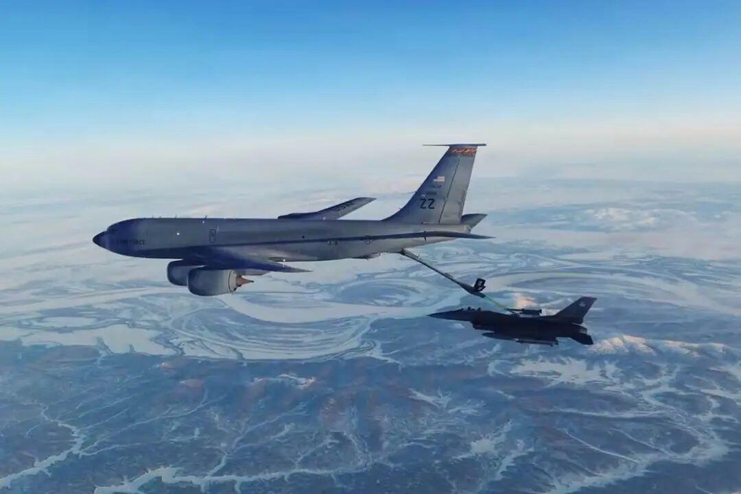 据美国官员透露，美空军五架加油机在沙特的苏丹王子空军基地地面遭到伊朗袭击并受损，