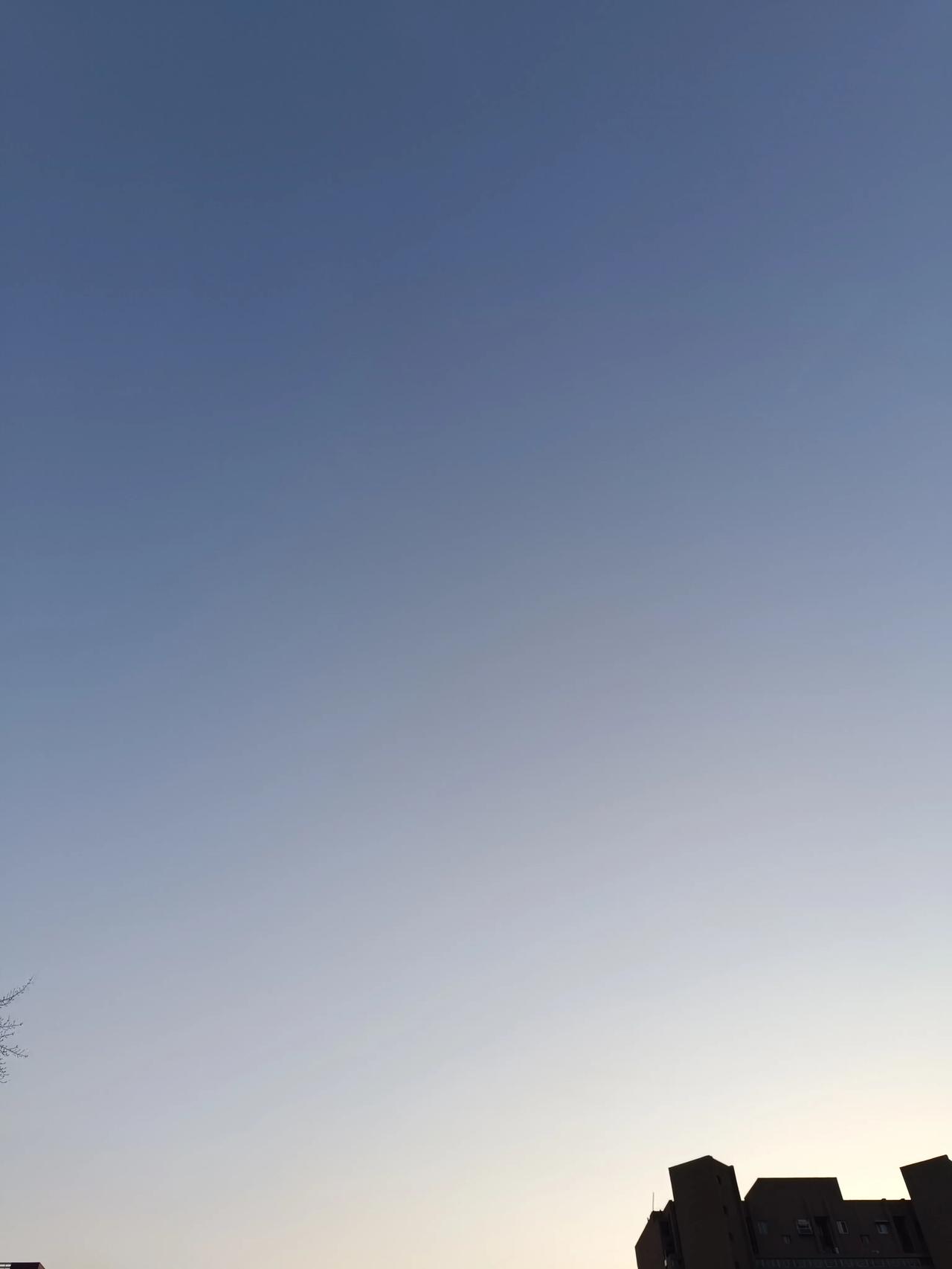 明天就是腊八了，这个日子结婚的真不少啊，老家村里又🈶人结婚了，作为一个大龄剩男