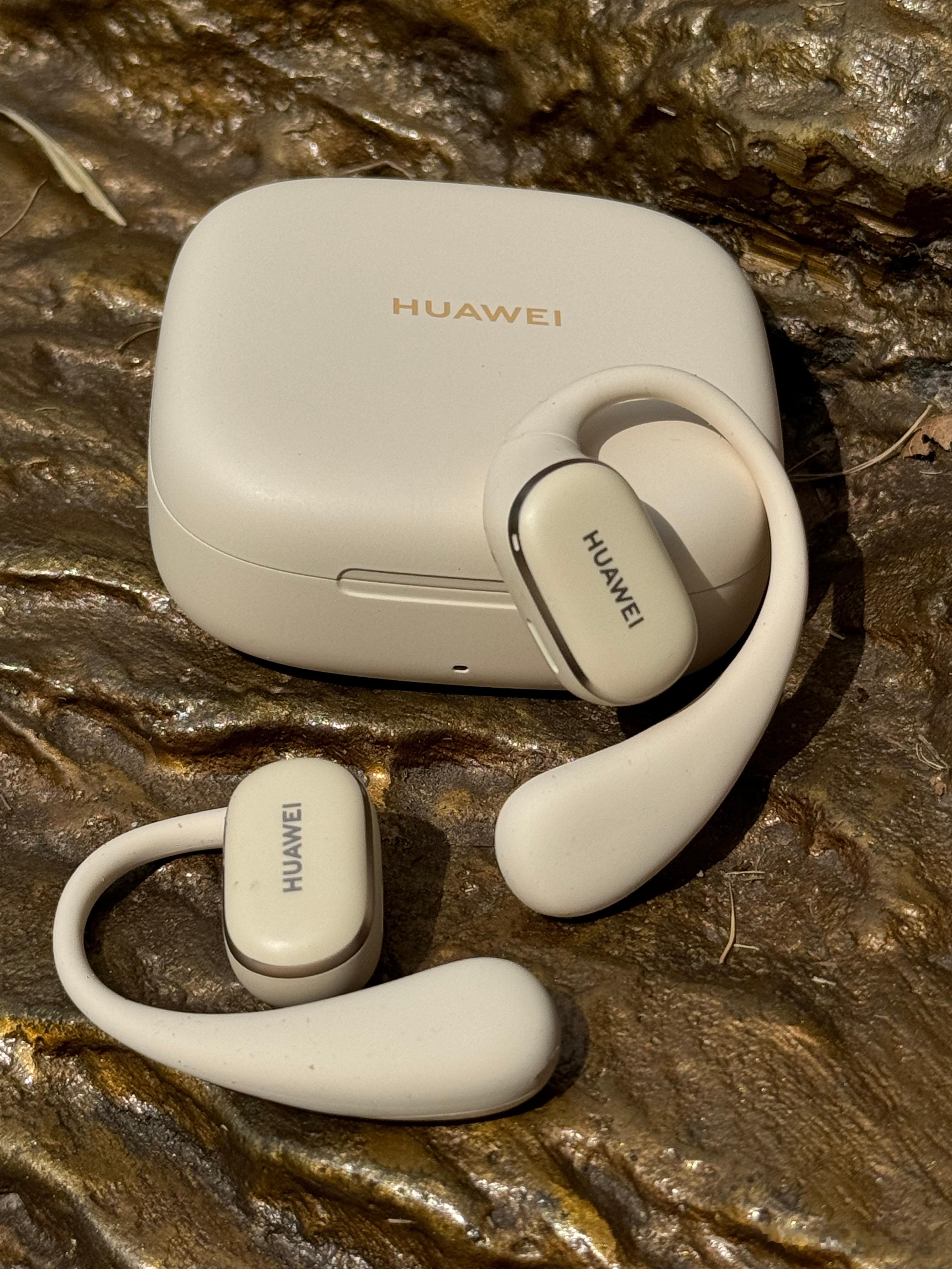 华为FreeArc居然偷偷出新颜色了，暖云白真的很温柔，和秋冬季节很搭！[开学季