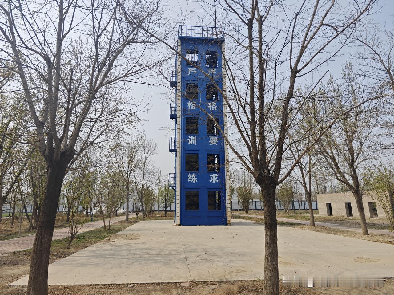 分享我这周有趣的事：爬上了高处，俯瞰了一下雄安新区。最有趣的事情就是我逼着自己每