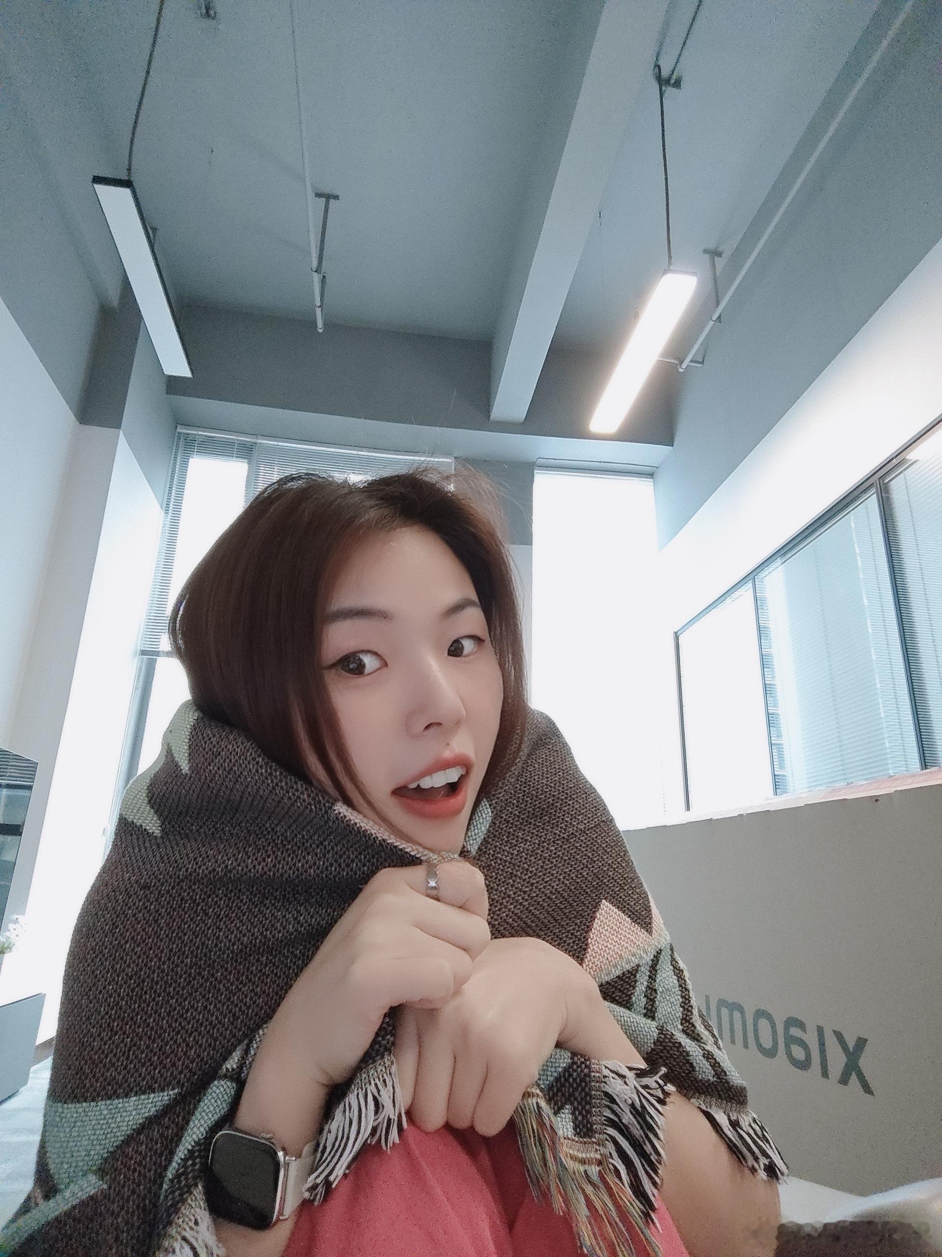 谁能管管深圳的天气啊！主打一个翻脸比翻书还快😂昨天热得怀疑人生，空调焊死、冰可