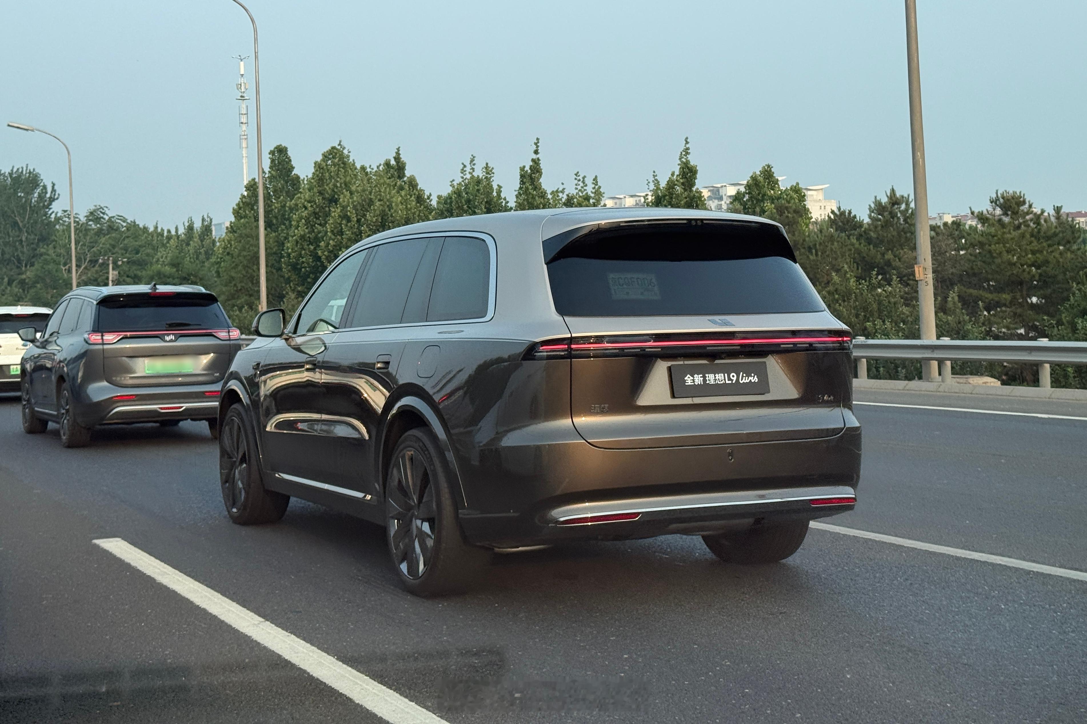 今天路上偶遇了一辆理想L9 Livis，真漂亮理想l9livis大v聊车理想汽车