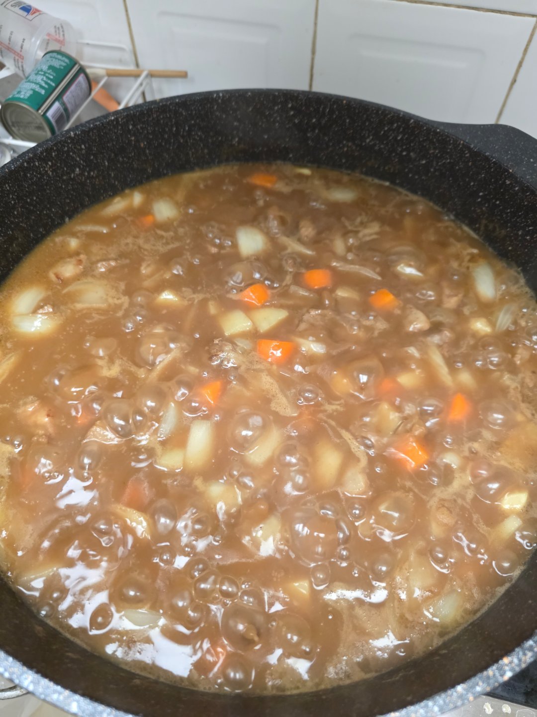 好忙啊加班加到快10點，吃個泡麵算隨但菜跟肉都買好了，只好煮了明天吃，0點我還在