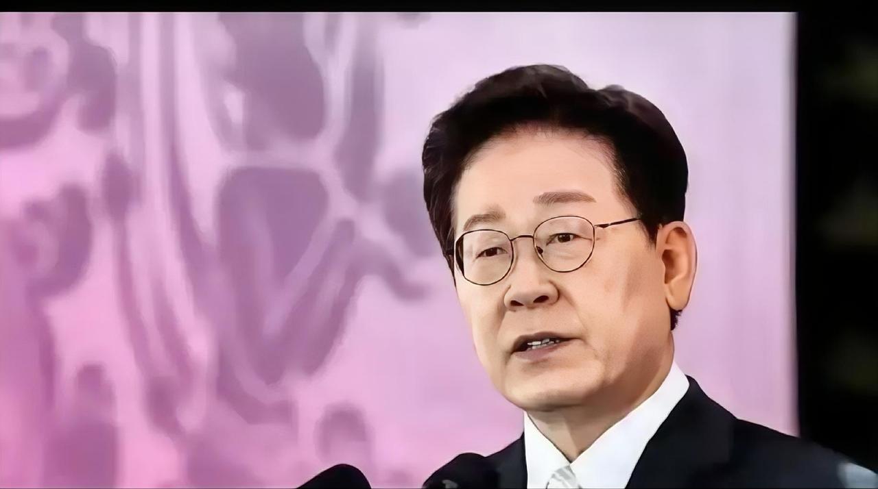 韩国总统李在明这两天干了件挺扎眼的事。
山西长治那个煤矿出事，247人下井，90