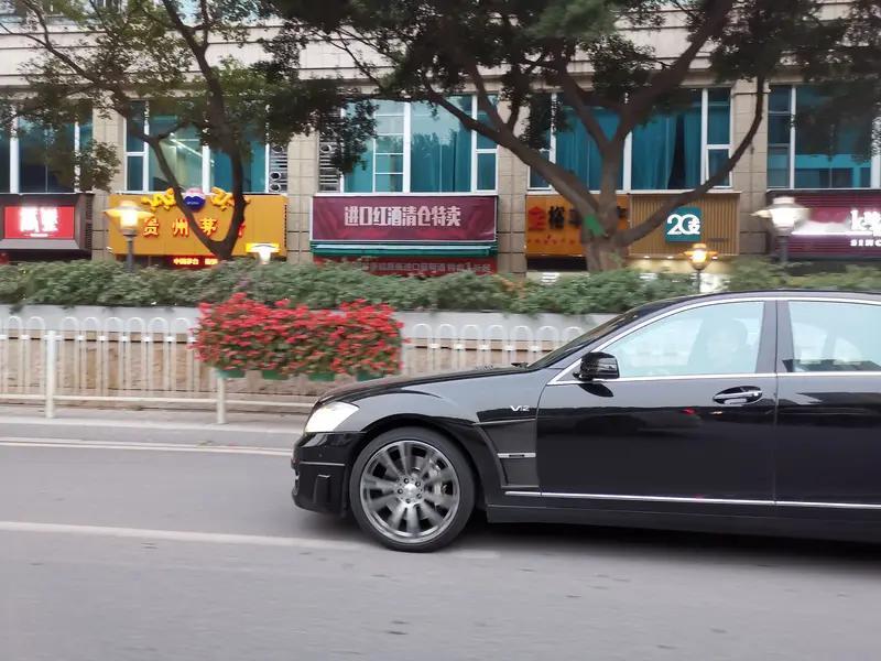 金利来老板曾总奖励吴宜泽二十万现金，开挂同款粤A88888迈巴赫亲自接送，这排面