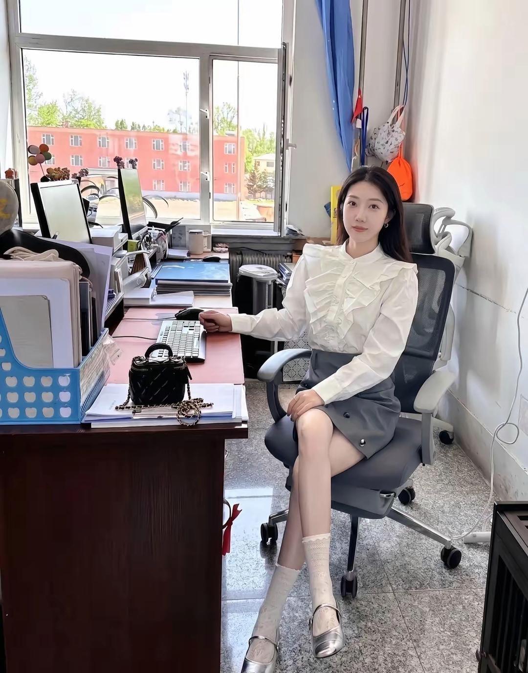 我们公司的财务人员，皮肤真的好