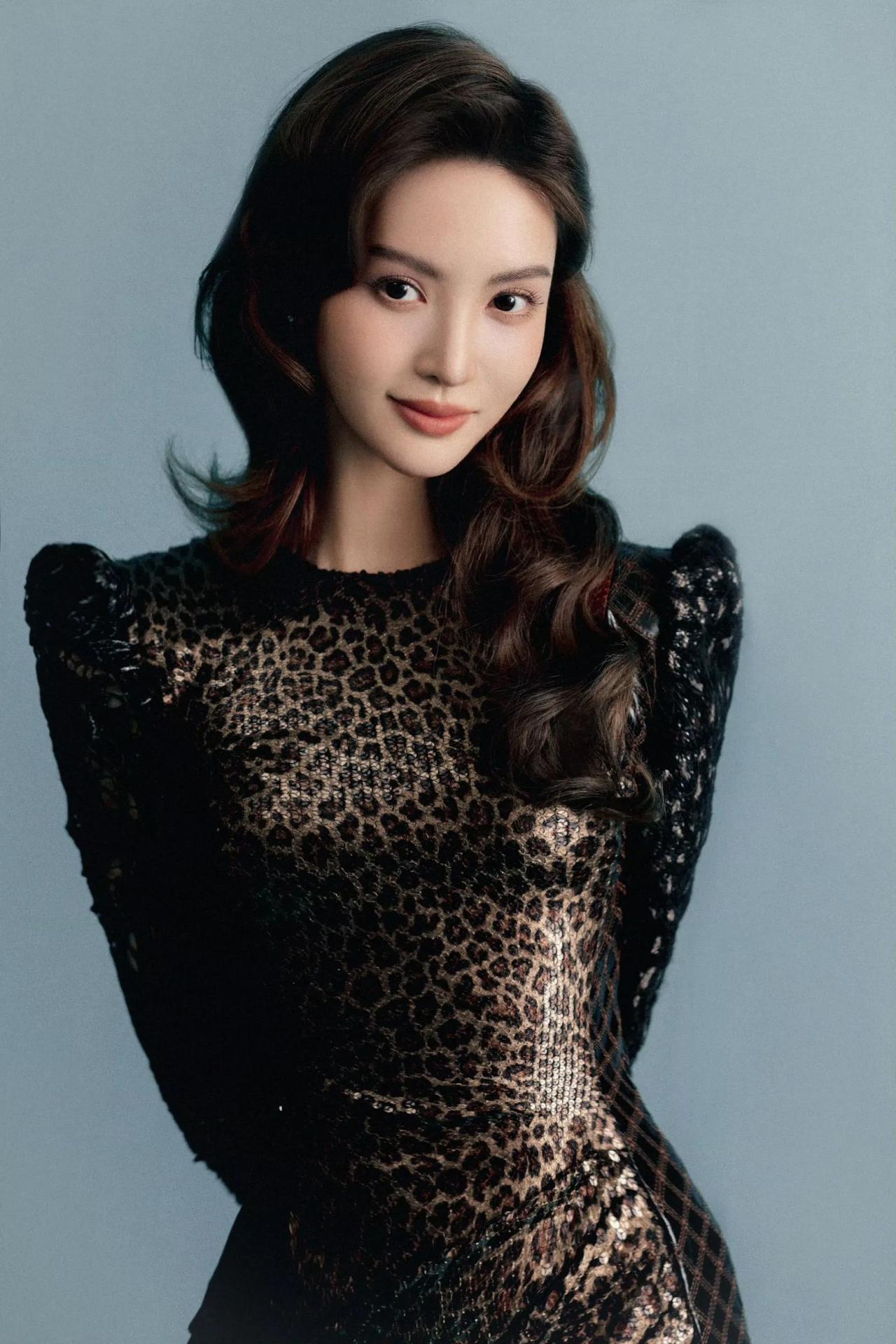金晨美图分享39金晨 金晨妆容 金晨红毯造型 金晨跳舞 金晨穿着 金晨身高 新疆