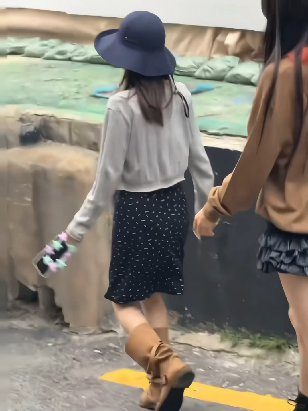 网友韩国偶遇露思赵露思[超话] ​​​