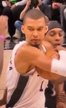 NBA季后赛都打到次轮了，其实我有很多看法，但是一直没有发话。
今天不得不说几句