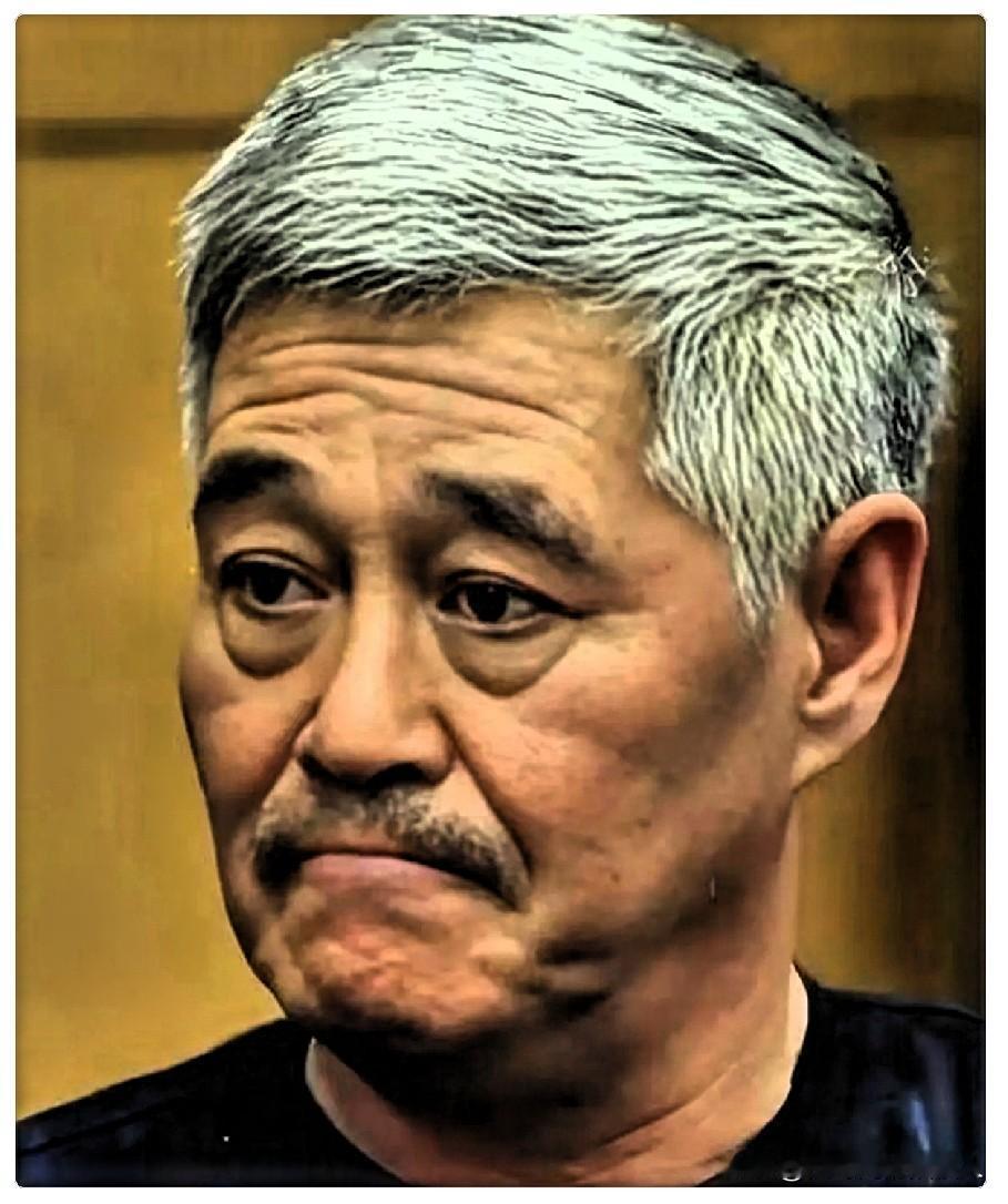 网上流传赵本山说过：“我每次外出演出回家，抽屉里的零钱总会少个一两千！”他琢磨着