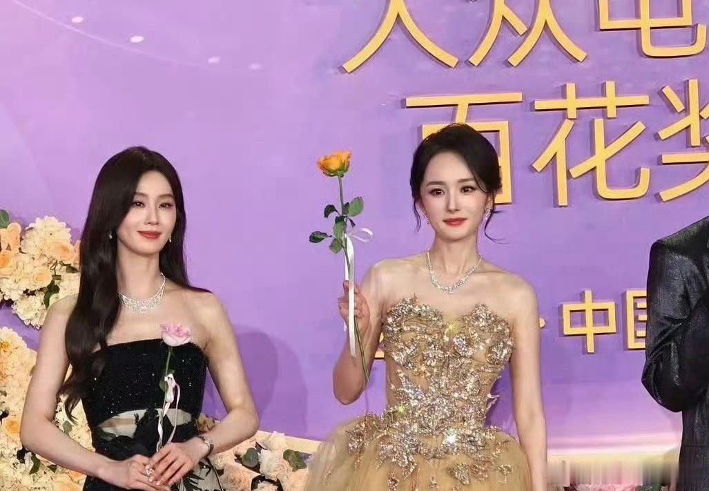 怎么都说杨幂艳压刘诗诗？？？完全同水平啊刘诗诗甚至因为发型的原因，更协调，杨幂因
