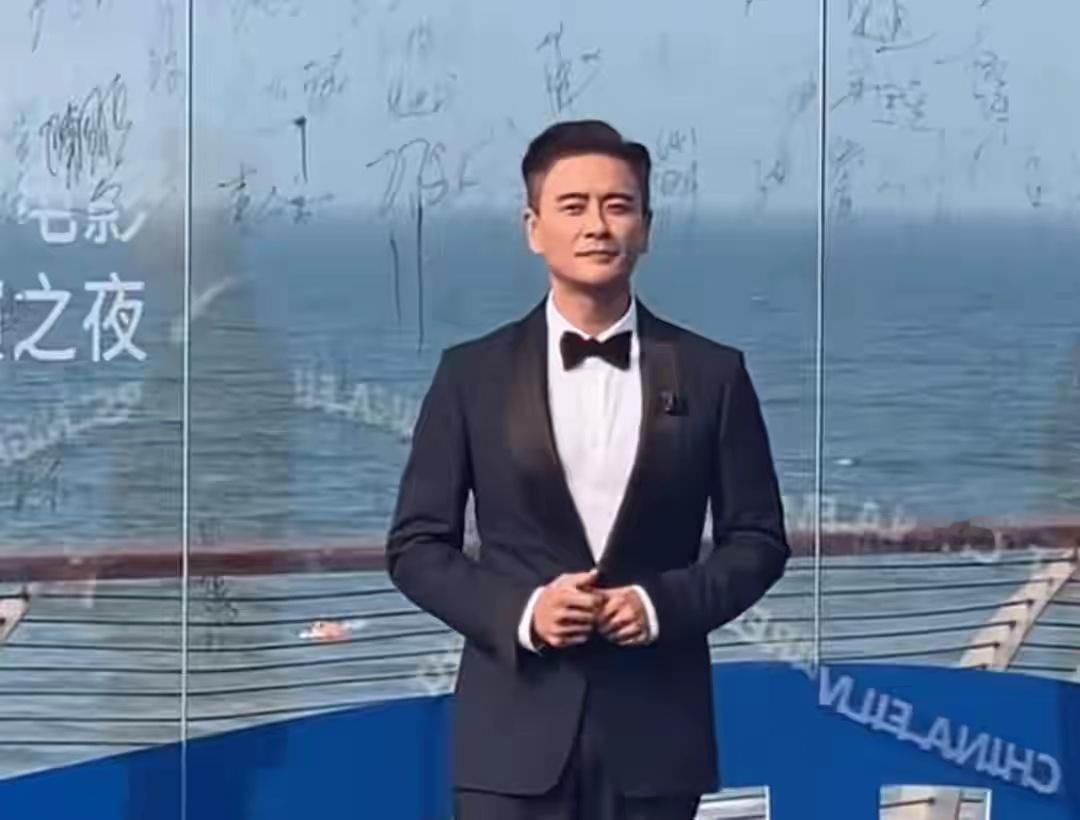 中国电影导演之夜星光云集，辛芷蕾梁家辉黄宗泽范丞丞状态绝佳 