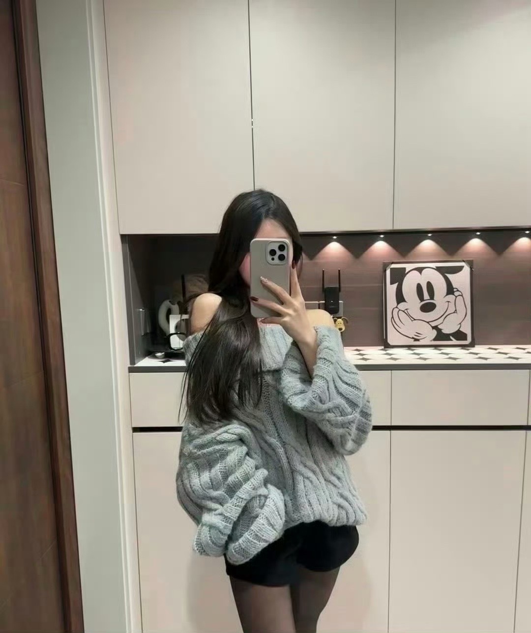 \"毕业照里那个说永不散场的人，成了朋友圈三天可见的横线\"    贵阳·花溪夜