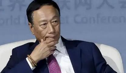 富士康崩得太突然！郭台铭绝对没料到，以前大陆工厂灯火通明的代工巨头，如今像破气球