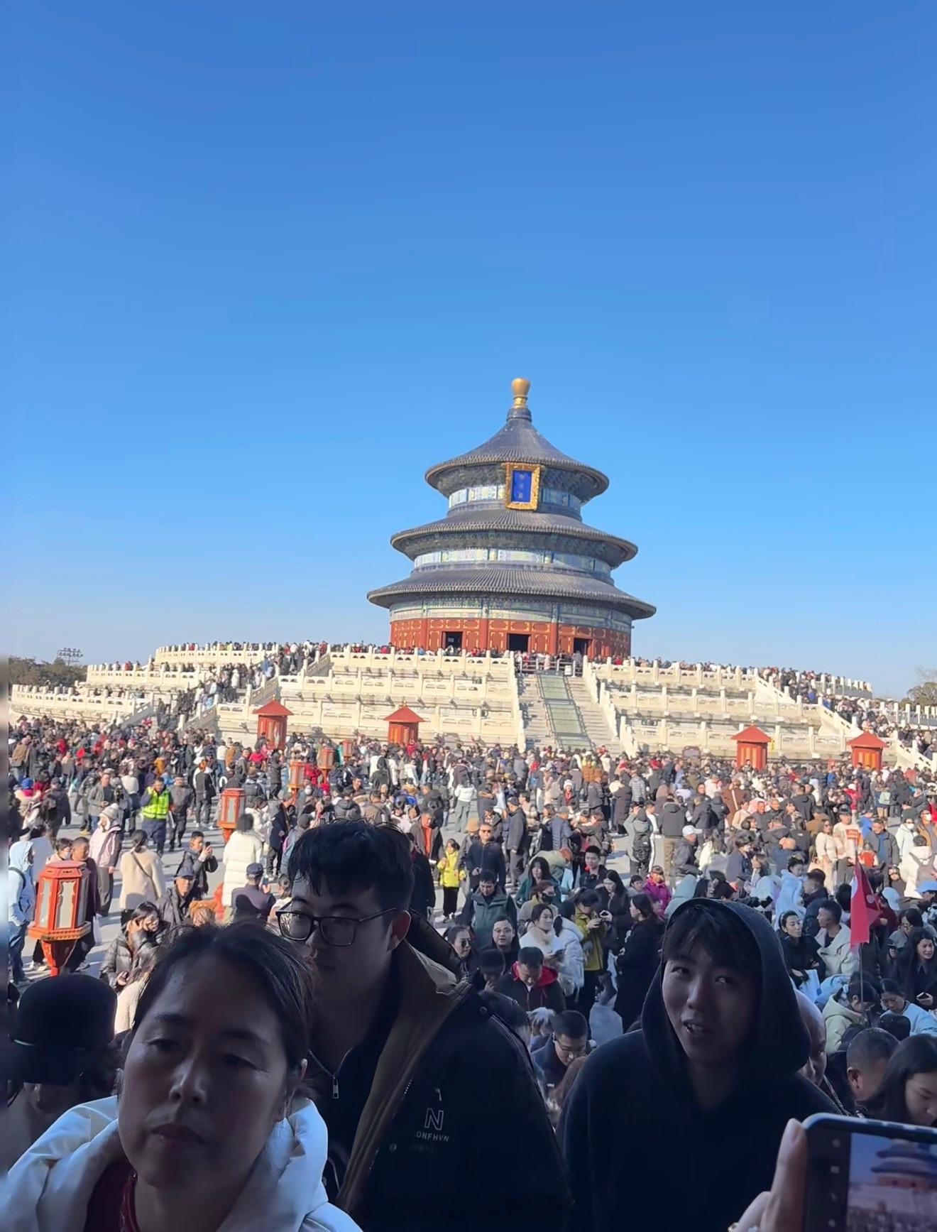 人人人人人天坛人人人人人本来想去溜达一圈的 结果看了现场图 怕了怕了 