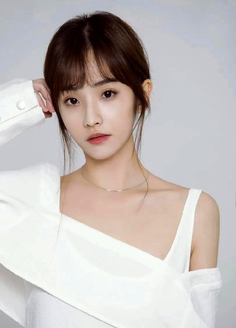 《绽放的许开心》里这个让人羡慕的女演员，和包贝尔传过绯闻，谢苗两部电影没带起来，