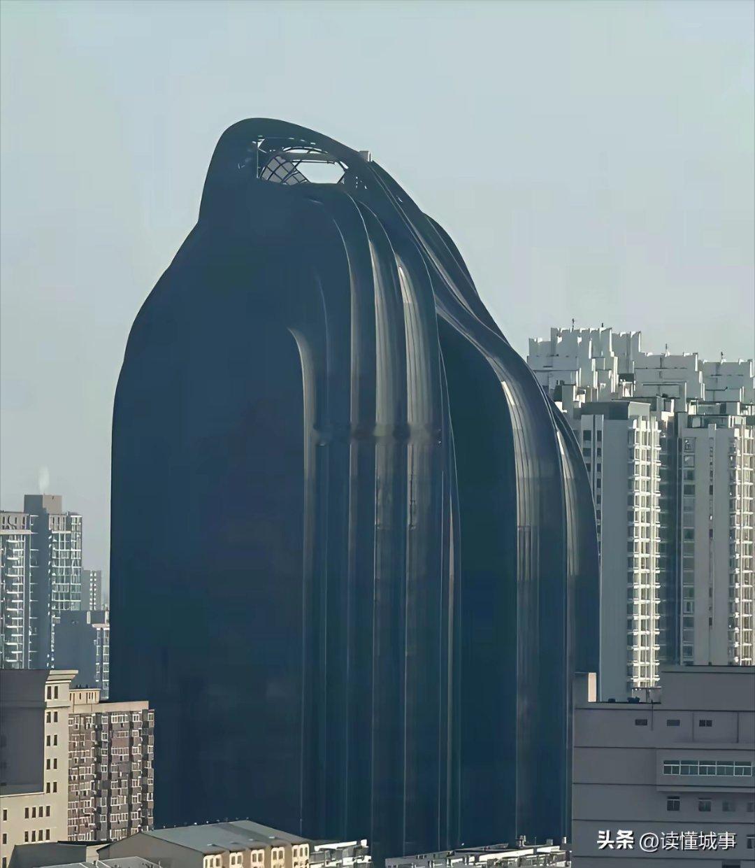 北京朝阳公园旁的这栋“大黑楼”设计大师马岩松的“山水城市”作品 ​​​
