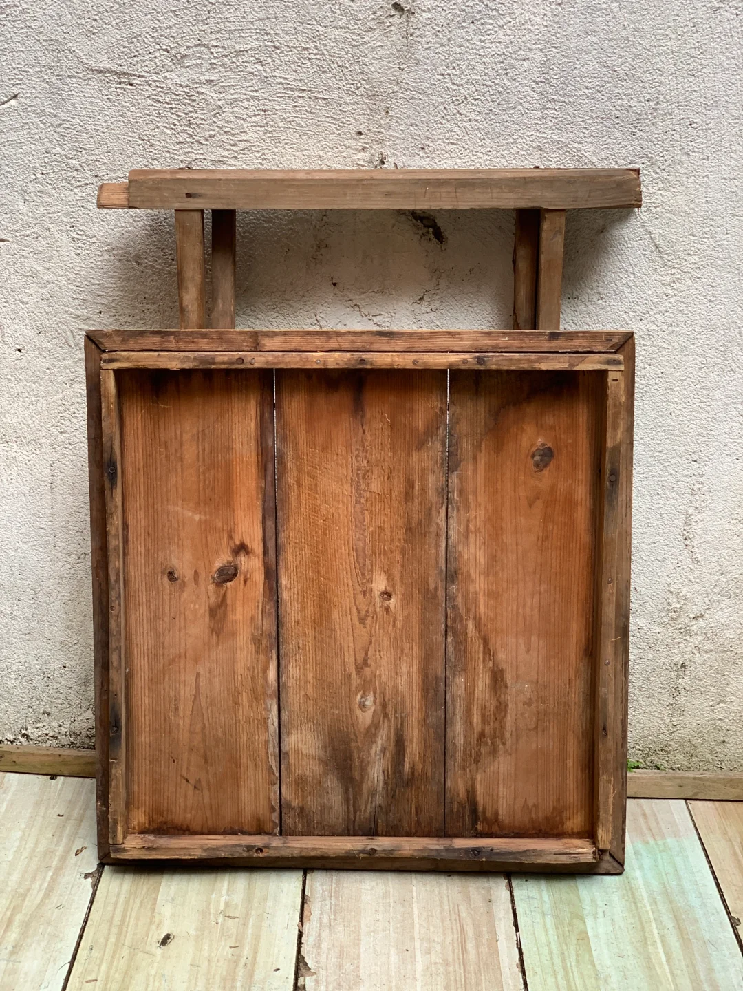 折叠小方桌；风化纹理佳：民宿茶室侘寂家具。