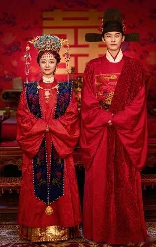 兰香如故男主想脱单女主想脱籍兰香又把大爷哄美了 表面温情脉脉的互动，实则是两种人