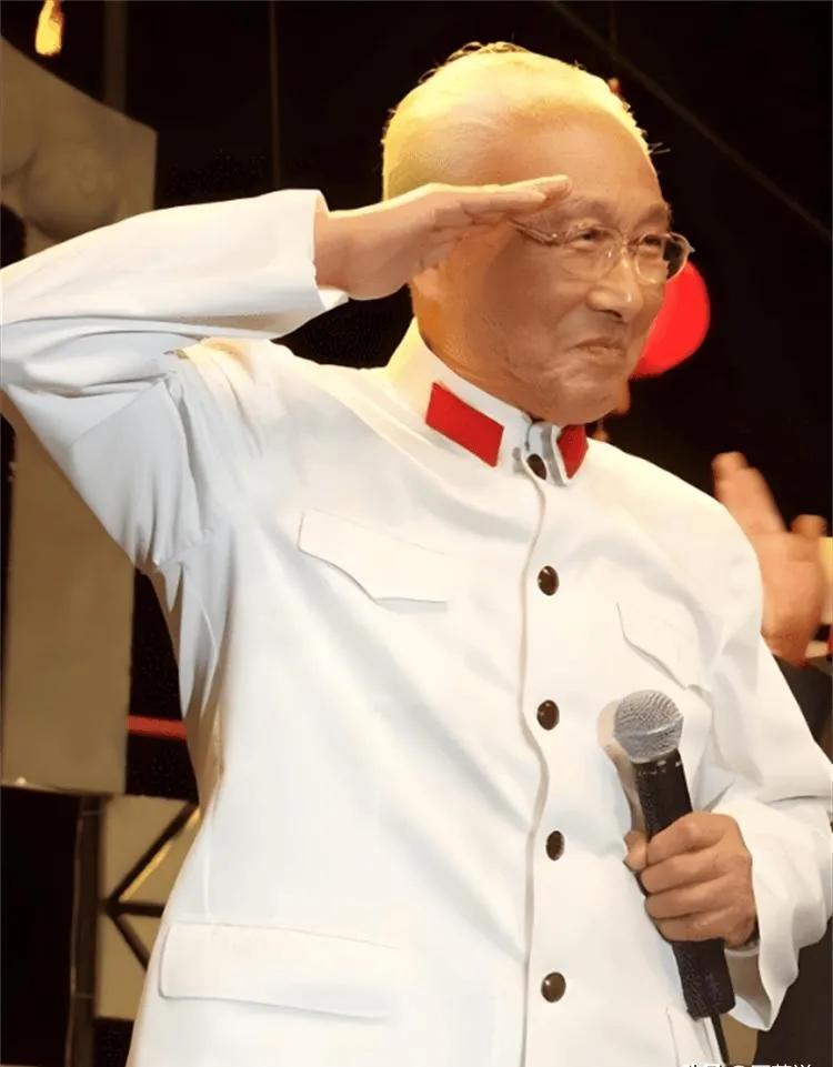 我是人民的文艺兵，仲星火向您敬礼…