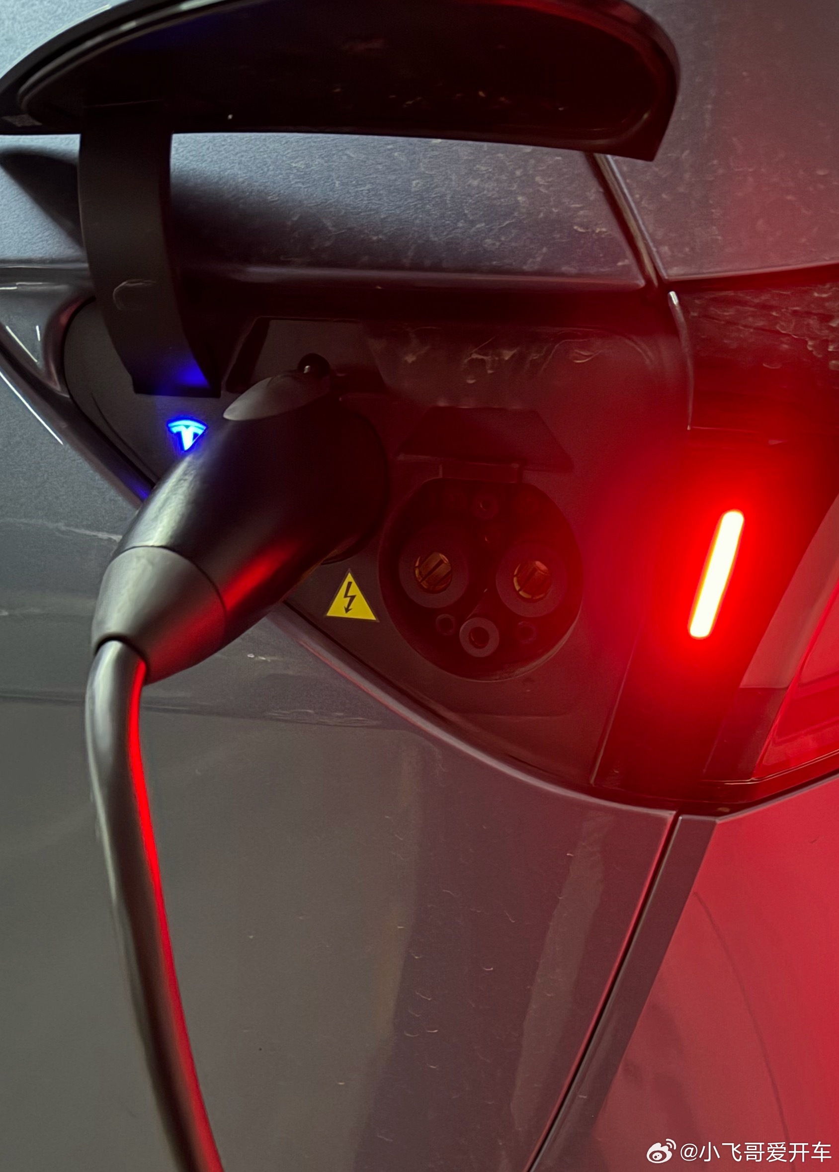 95号油价或破10元以前油价上涨就像钝刀子割肉，2毛三毛的涨。这一波是一下子涨1