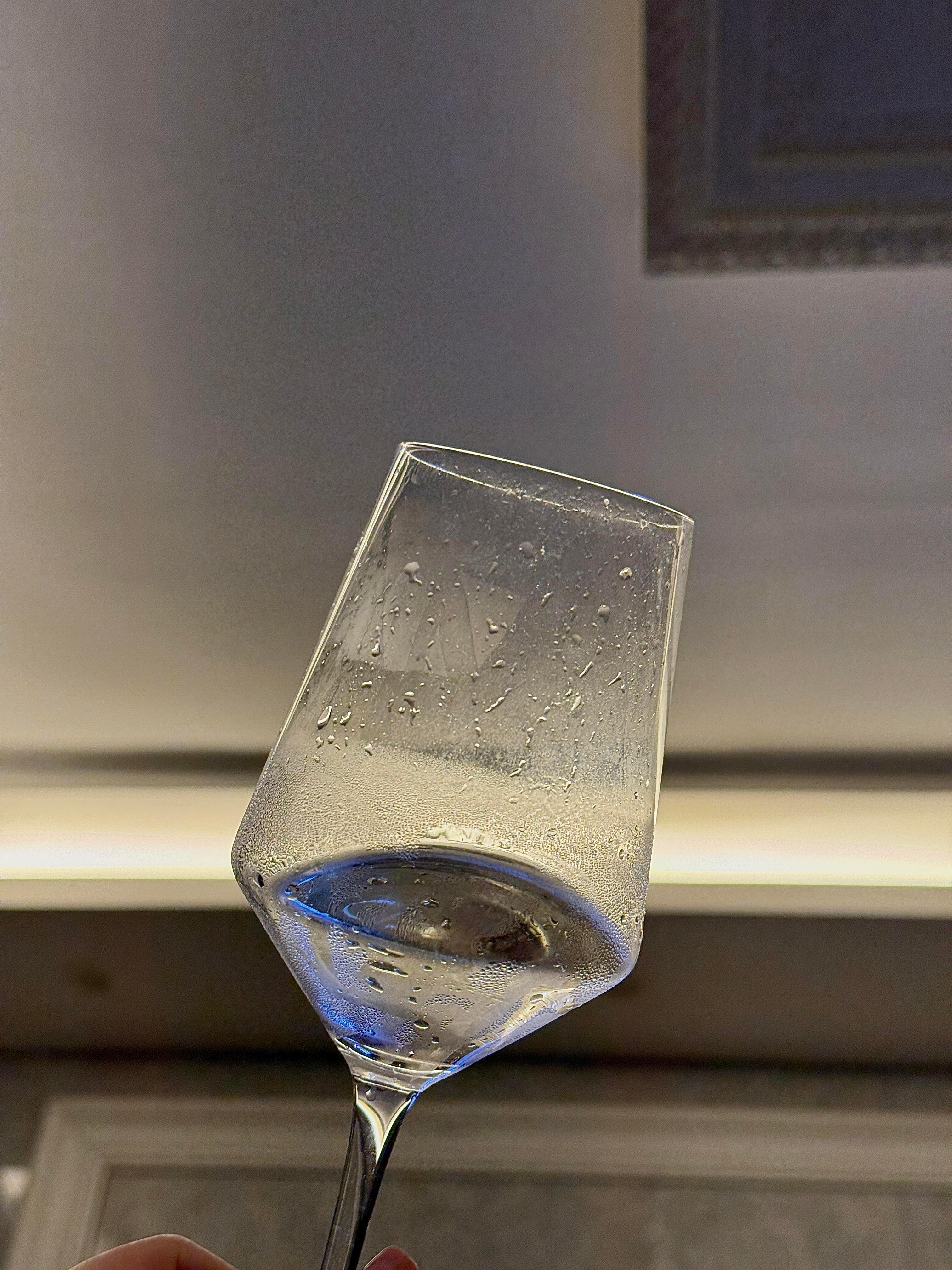 社会第六课,利益之下见人格,权色之下见品德。 