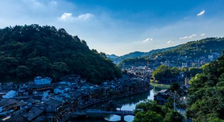 你知道全国陶瓷设计与工艺专业排名第一的学校是哪所吗？你知道有一所专科院校的毕业生