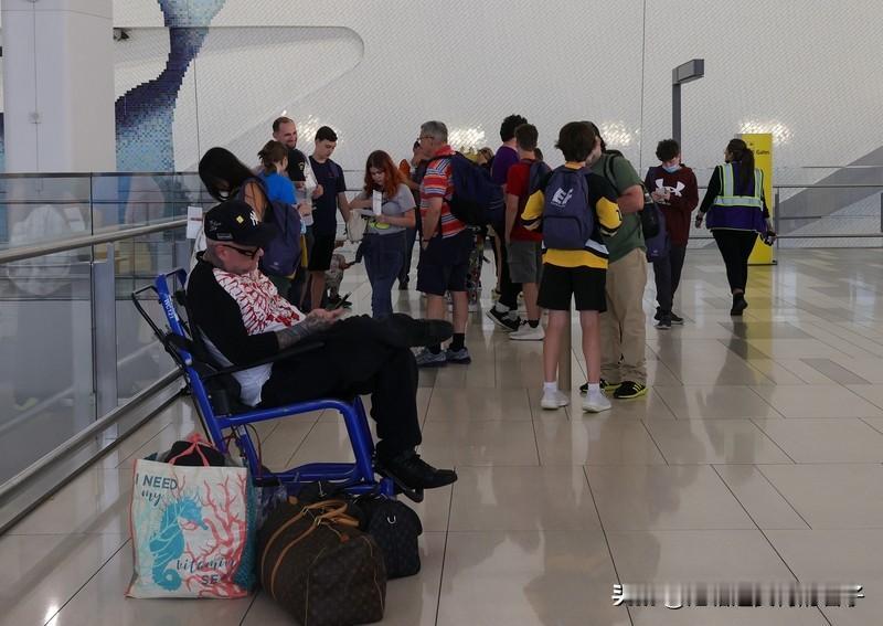 在委华人：粮食涨价 多数航班停飞 美国这一搅和，委内瑞拉可乱套了。当地时间1月3